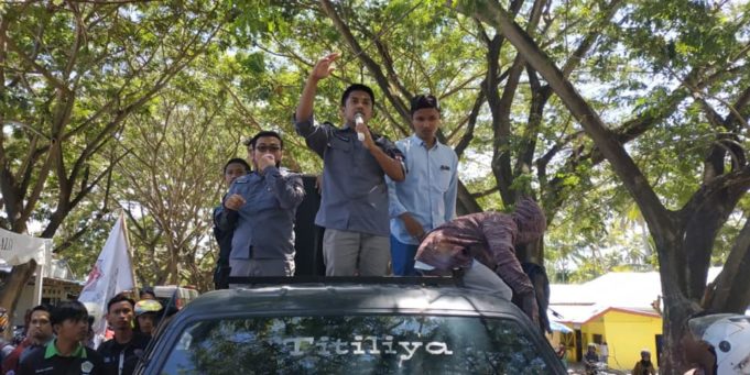 Pelantikan Anggota DPRD Provinsi Gorontalo Diwarnai Unjuk Rasa