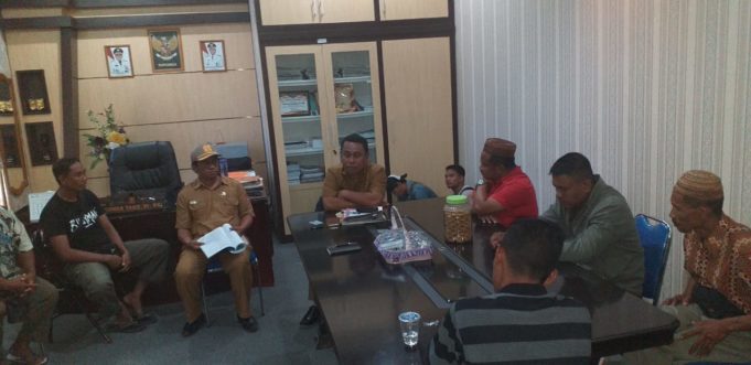 Masyarakat dan BPD Deme 2 Mengadu ke Sekda Gorut, Minta Kades Diberhentikan