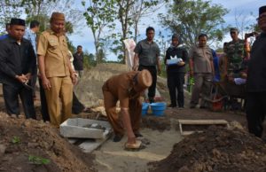 Bupati Meletakkan Batu Pertama Pembangunan Pabrik Tepung Jagung di Desa Leboto