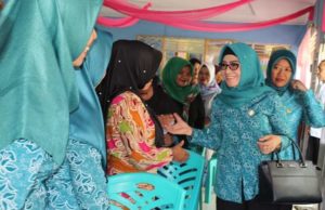 Ketua Tim Penggerak PKK Kabgor Lakukan Monev di Bilato