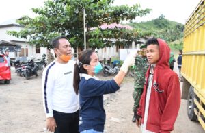 Sekda Pacu Pemeriksaan Covid-19 di Perbatasan Tolinggula, Bersama Tim