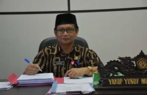 Pakai Dana Pribadi, Bupati Boalemo Bantu Masyarakat Kurang Mampu