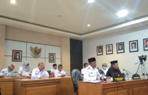 Penanganan Virus Covid-19, Bupati Darwis Moridu Lakukan Video Conference dengan Ketua DPP PDI