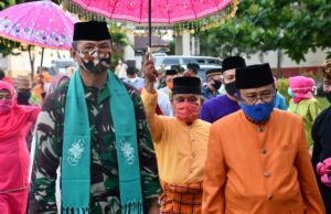 Danrem 133/NWB Disambut Adat Mopotilolo oleh Bupati Gorut