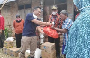Salurkan Bantuan untuk Korban Bencana, Aleg Wahyu Moridu Usul Perbup Pohon Kelapa
