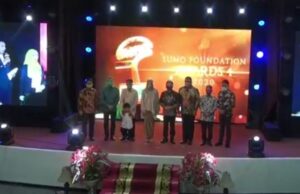 Bupati Nelson Apresiasi Guru Penerima Sumo Award