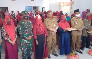 Bupati Boalemo Salurkan Bantuan ke 287 KPM Desa Pentadu Timur