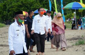 Wabup Thariq Modanggu Kembali Tampil Beda di Pantai Milango