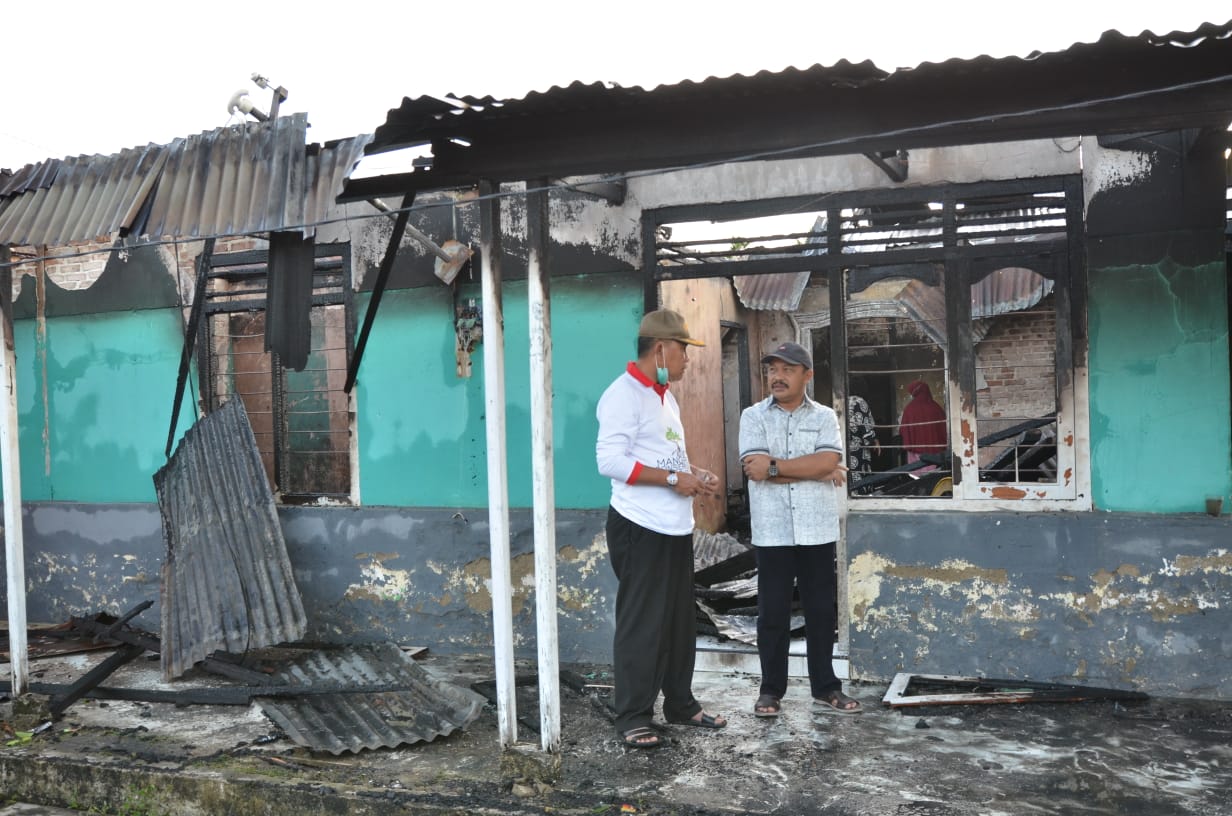 Bupati Anas Tinjau Rumah Kebakaran di Desa Piloliyanga