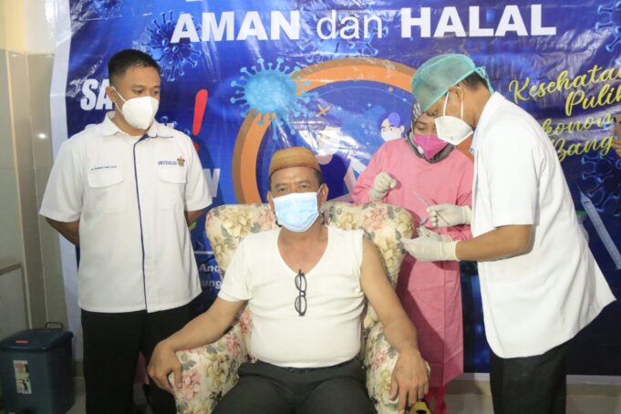 Syarif Mbuinga Usai Disuntik Vaksin: Rasanya Seperti Digigit Semut