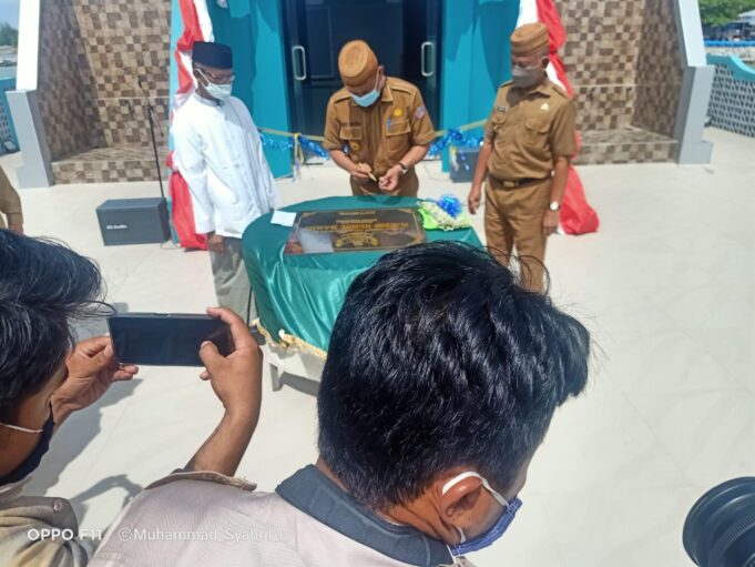 Bupati Syarif Mbuingan Resmikan Masjid Terapung Nurul Bahri