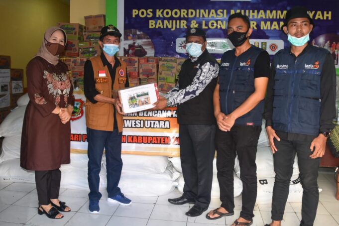 Wabup Gorontalo Serahkan Bantuan ke Masyarakat Korban Bencana Manado