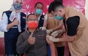 Wabup Thariq Jalani Vaksinasi di Puskesmas Molingkapoto