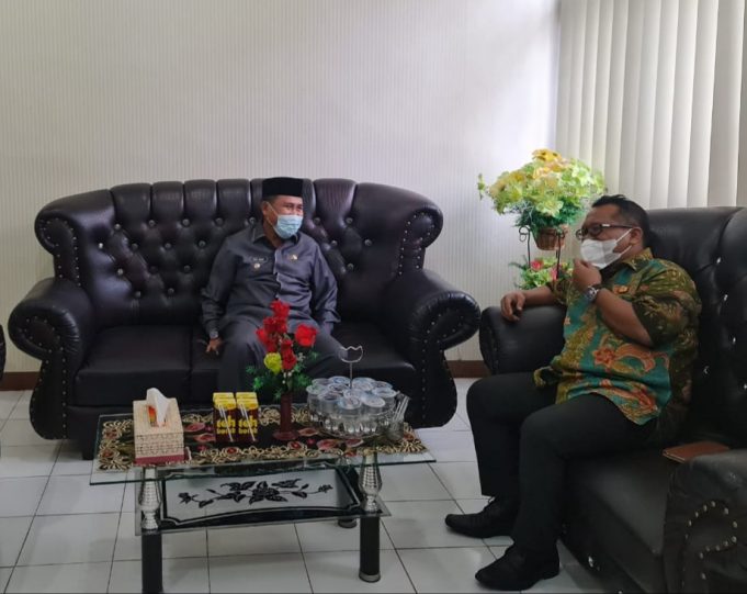 Anas Jusuf Jalin Silaturahmi dengan Kepala Kejari Tilamuta yang Baru