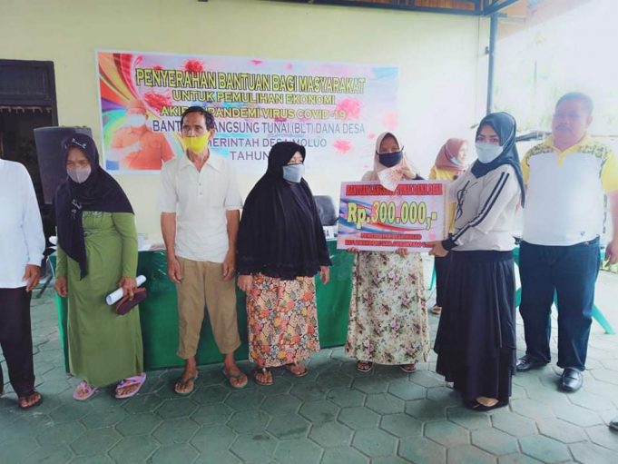 Kades Moluo Serahkan BLT ke 86 KPM