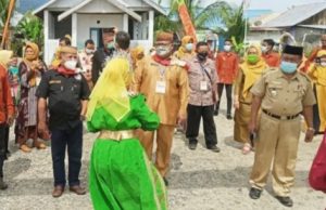 Melakukan Penilaian di 2 Desa, Asisten Pemerintahan dan Kesra Gorut Turun Langsung