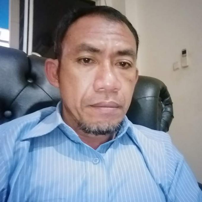 Aleg Iwan Abay Serahkan 240 Sembako Kepada Kaum Duafa