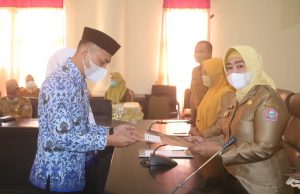 Wabup Suharsi Igirisa Serahkan SK Kenaikan Pangkat