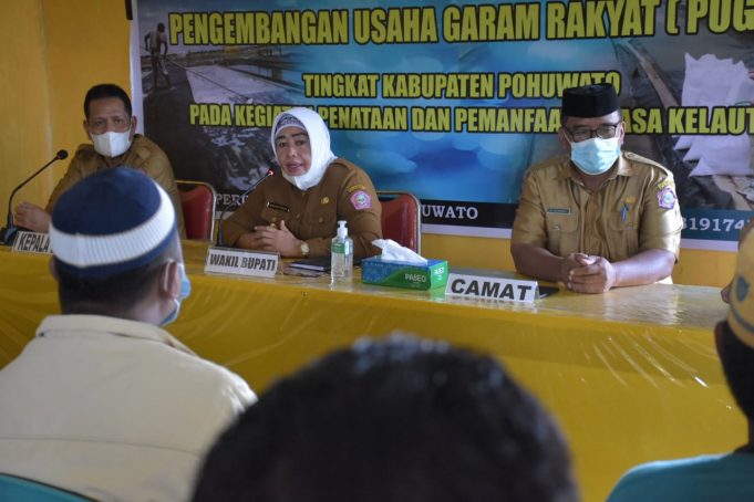 Wabup Suharsi Sosialisasikan Pengembangan Usaha Garam Rakyat