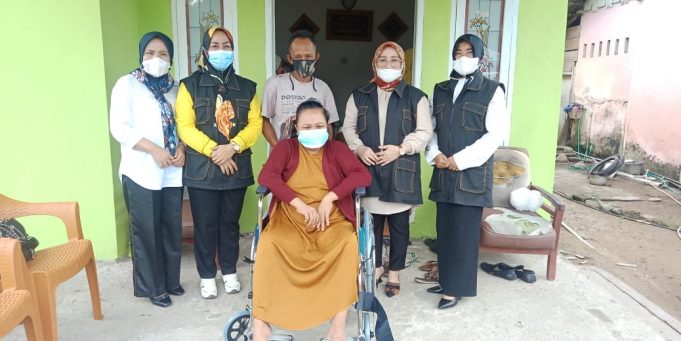 Penyandang Disabilitas di Pohuwato Terima Bantuan