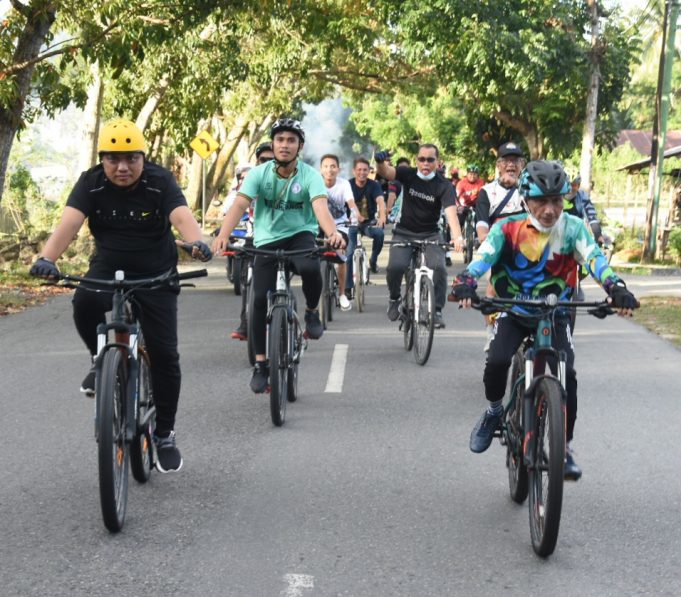 Bupati dan Wabup Bersepeda Upaya Mencintai Lingkungan
