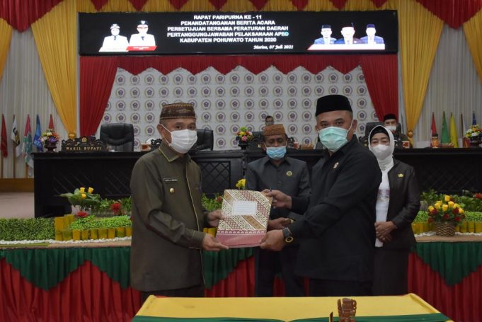 Pemkab Bersama DPRD Kabupaten Pohuwato Tandatangani Ranperda PP-APBD 2020