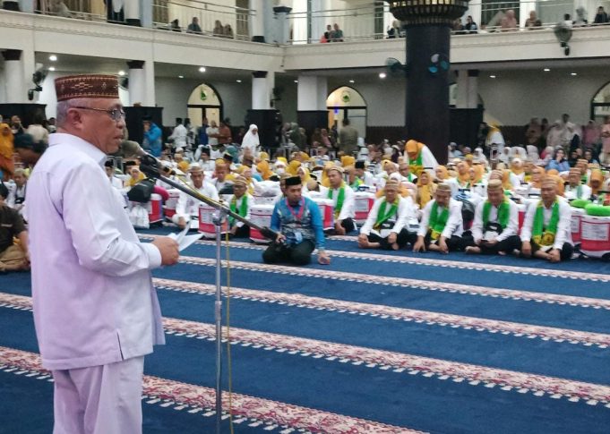 Melepas 279 Jemaah Calon Haji Kabupaten Gorontalo, Ini Pesan Bupati Sofyan Puhi