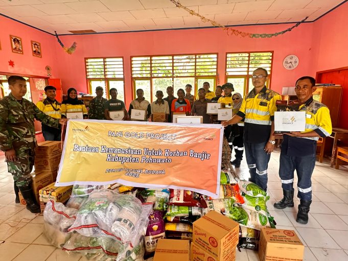 Tim Pani Gold Project Salurkan Bantuan Bahan Makanan Ke Desa Tuweya