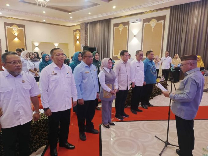 Bupati Sofyan Puhi Mengukuhkan Ketua Pembina Posyandu Kabupaten Gorontalo