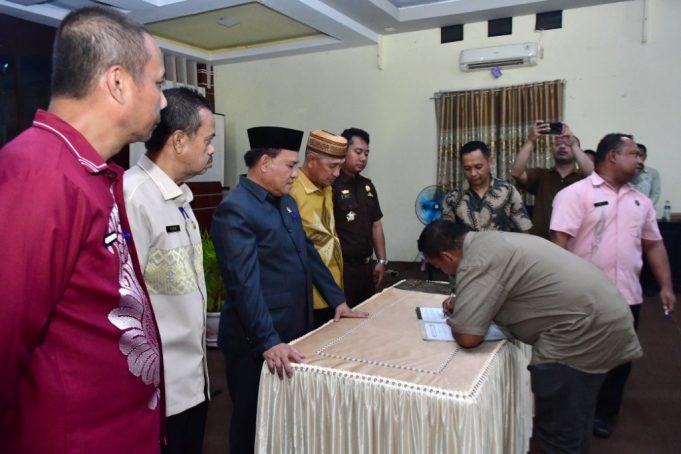 Pemkab Pohuwato Menandatangani Kontrak Hibah Bantuan Rehabilitasi dan Rekonstruksi Infrastruktur Pasca Banjir