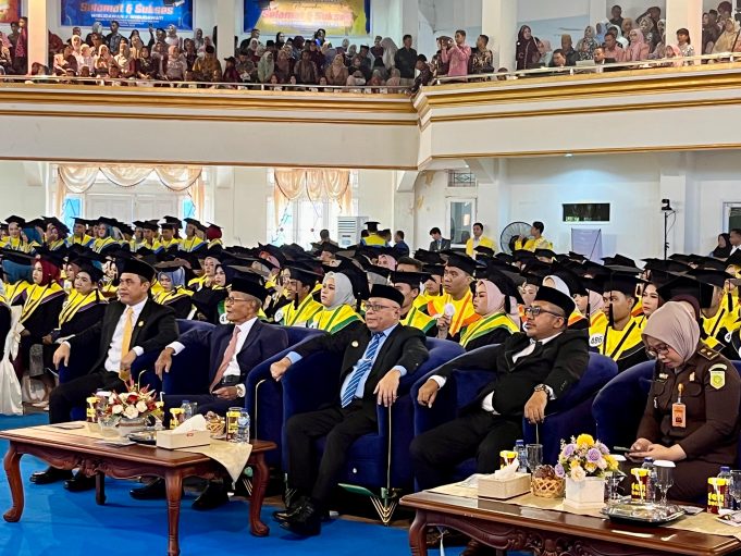 Menghadiri Milad dan Wisuda ke-27, Bupati Sofyan Puhi Menyebut UG Sebagai Kampus Kebanggaan