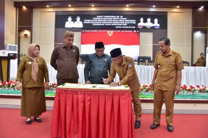 Wabup Iwan S. Adam dan Pimpinan DPRD Pohuwato Melakukan Penandatangan KUA-PPAS Perubahan T.A. 2025