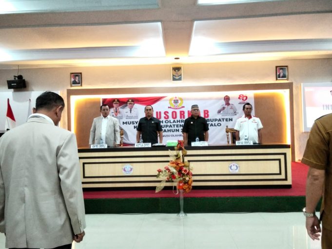 Bupati Sofyan Puhi Meminta KONI dapat Berkolaborasi dalam Memajukan Olahraga di Kab. Gorontalo