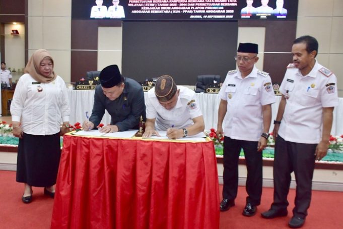 Pemkab Pohuwato Menandatangani Nota Persetujuan Ranperda RTRW 2025-2044 dan KUA-PPAS Tahun 2026