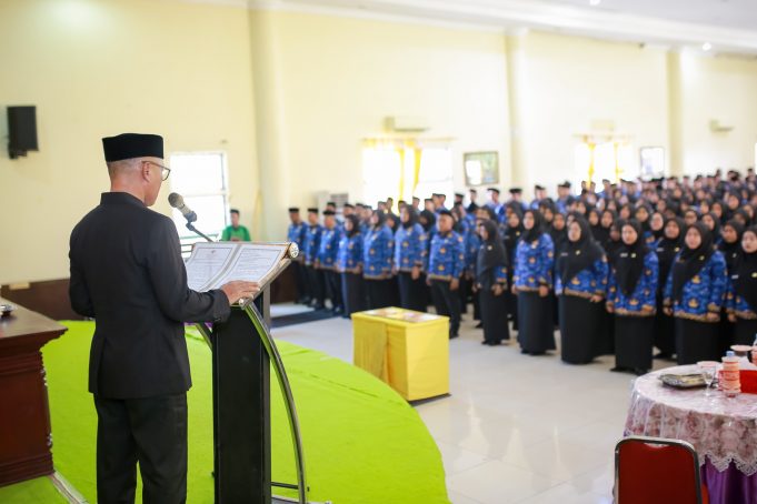 Melantik 412 PPPK Tahap II, Wabup Iwan S. Adam Menegaskan Pentingnya Disiplin dan Profesionalisme