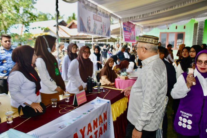 Bupati Sofyan Puhi Menekankan Pemerintah Kecamatan Agar Terus Berbenah dan Meningkatkan Kualitas Pelayanan