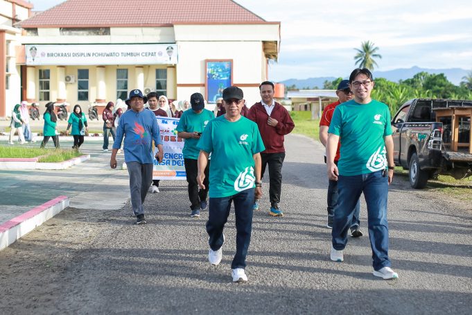 Jalan Sehat Warnai Puncak HKN ke-61, Wabup Pohuwato Pimpin Langkah Generasi Sehat