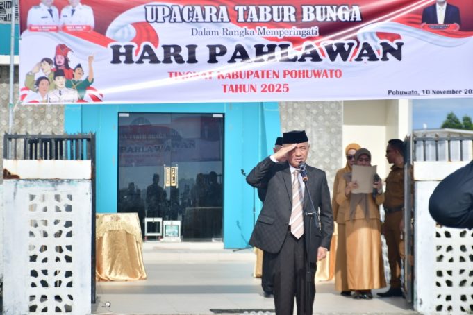 Hari Pahlawan 2025: Bupati Saipul Pimpin Upacara Tabur Bunga di Kawasan Pantai Pohon Cinta