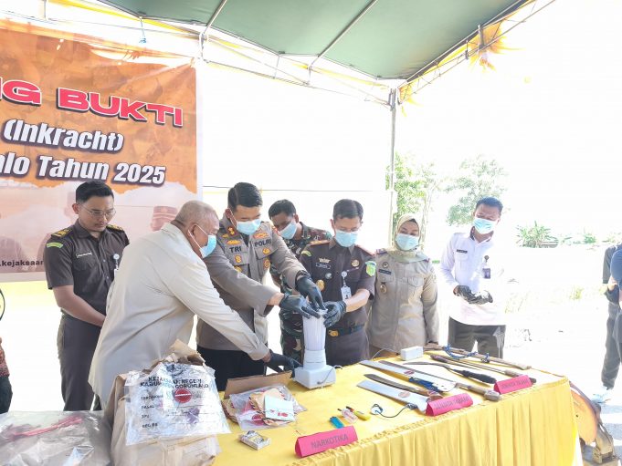 Hadiri Pemusnahan Barang Bukti, Wabup Toni Apresiasi Kinerja Kajari Kabgor