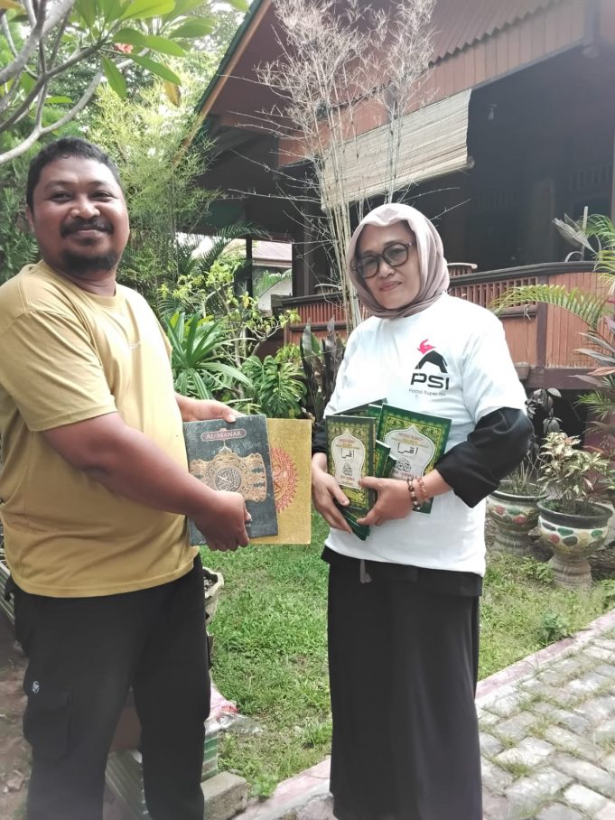 DPW PSI Gorontalo Menyerahkan Bantuan Buku Iqro untuk TPA Albinur Kelurahan Libuo Paguat