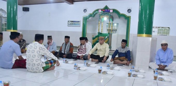Bupati Saipul A. Mbuinga, Merawat Tradisi dan Kenangan Masa Lalu di Masjid Al Munawarah Buntulia