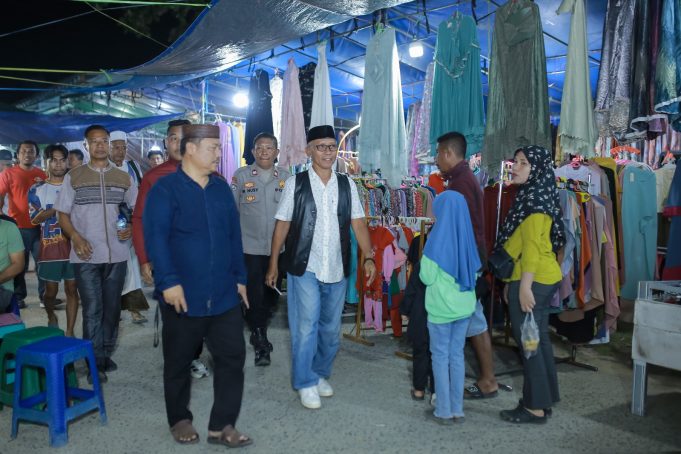Dibuka Secara Resmi Oleh Wabup Iwan S. Adam, “Pasar Senggol” Dipusatkan di Kawasan Terminal Marisa