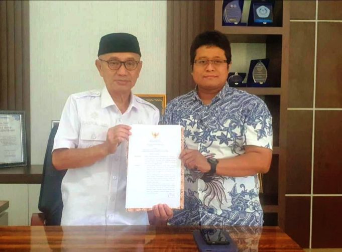 Disaksikan Kepala BPN Pohuwato, Bupati Saipul A. Mbuinga Menanandatangani SK Tim GTRA