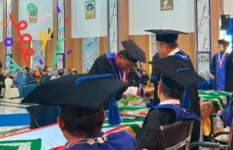Dari Kantor Kelurahan ke Mimbar Wisuda: Lurah Biawao Raih Wisudawan Terbaik UMGO dengan IPK 3.98