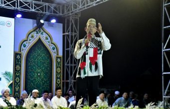 Ribuan Warga Padati Masjid Agung Baiturrahim, Pohuwato Berselawat Bersama UAS Pecah!
